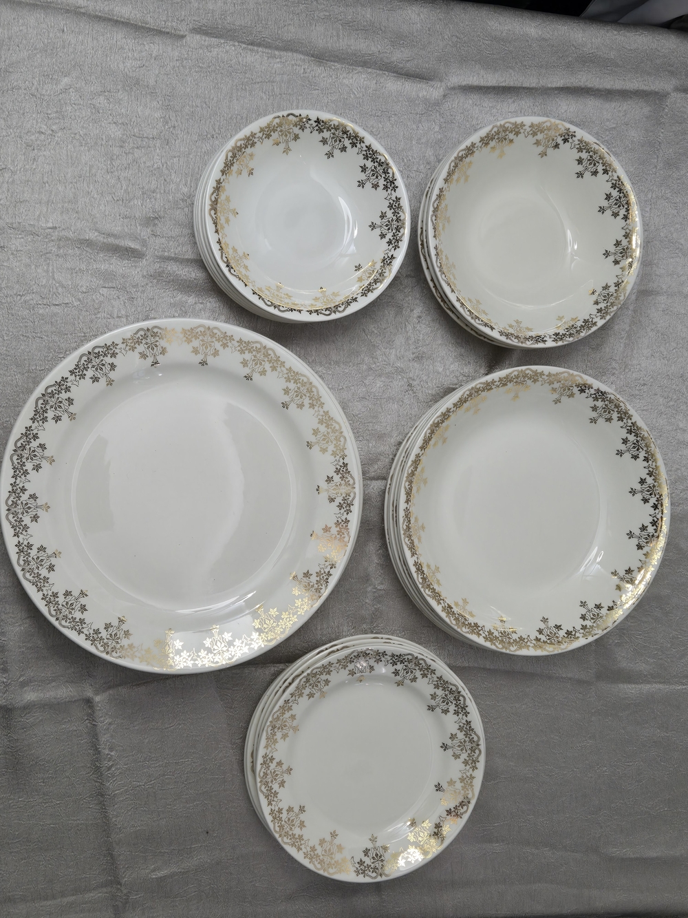 Royal China Inc Gold Krest Porcelain Plate 28 Pcs Set
